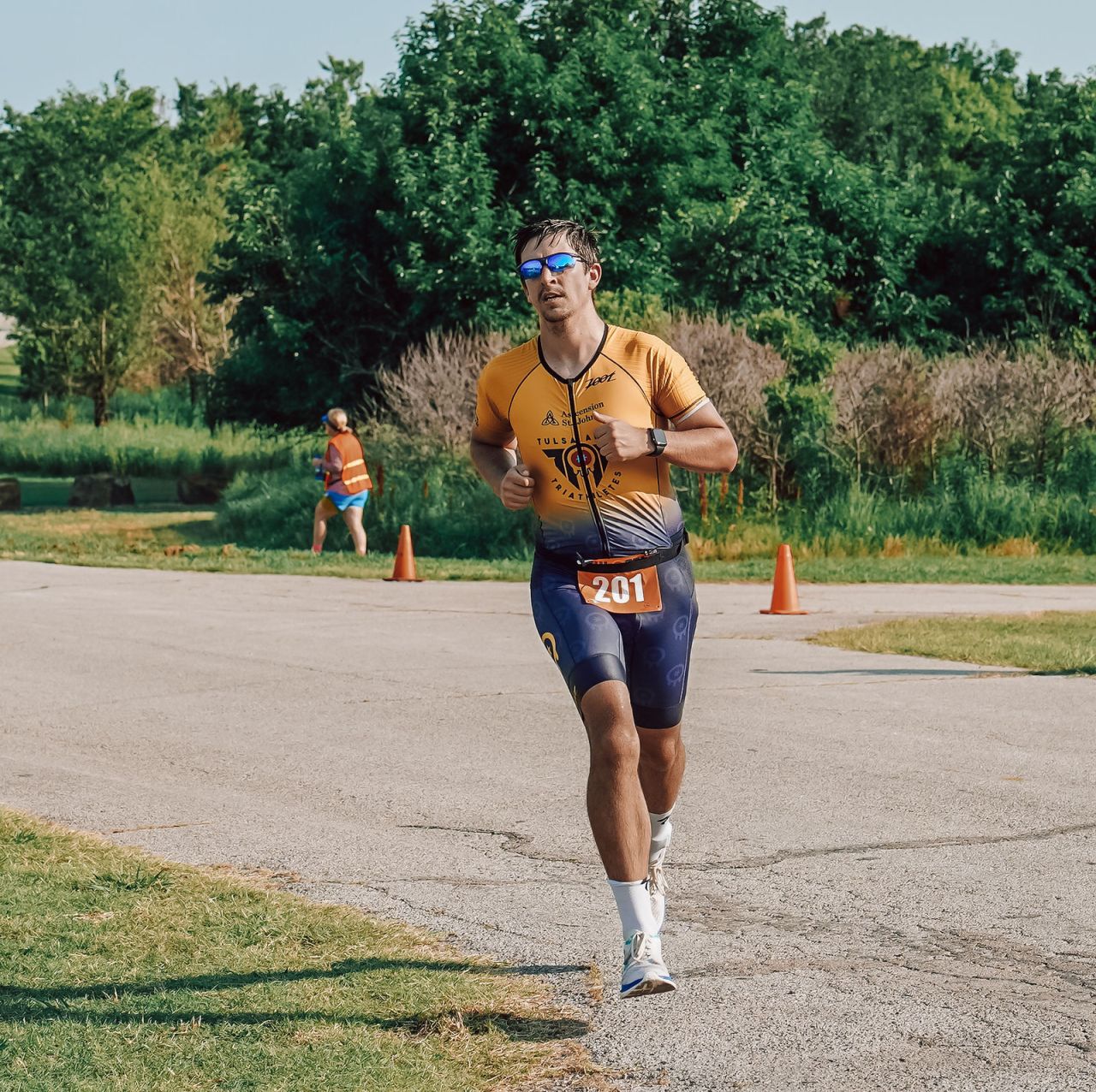 Alex Wormuth running a triathlon